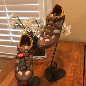 NWB MEN’S DIESEL ATHLETIC SHOES 11